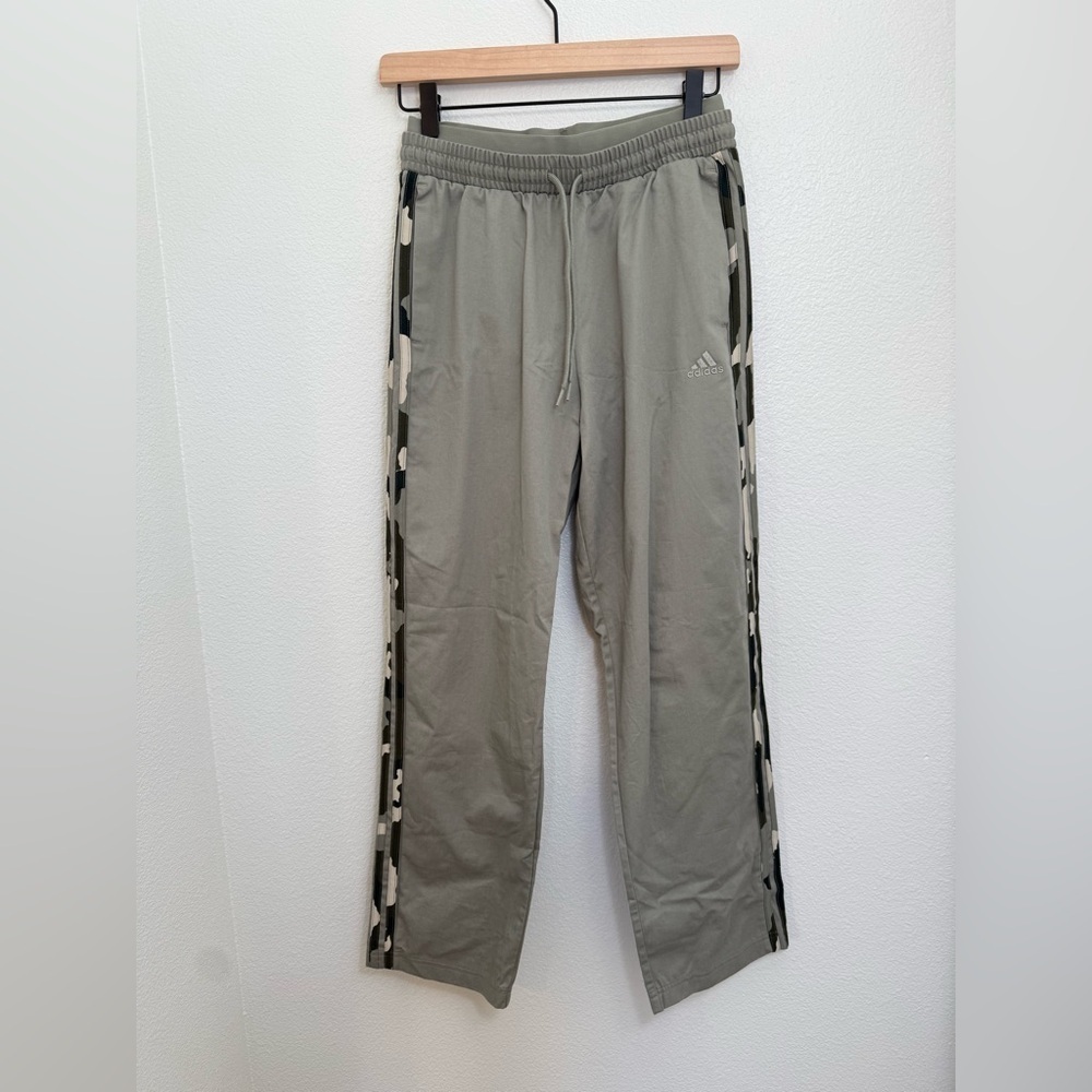 NEW adidas Essentials Camo-Print 3-Stripes Twill Pants XS - Picture 4 of 11